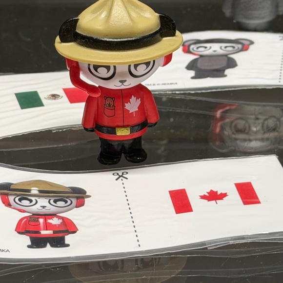 World Explorer Action Figure Set - Picture 4 of 7